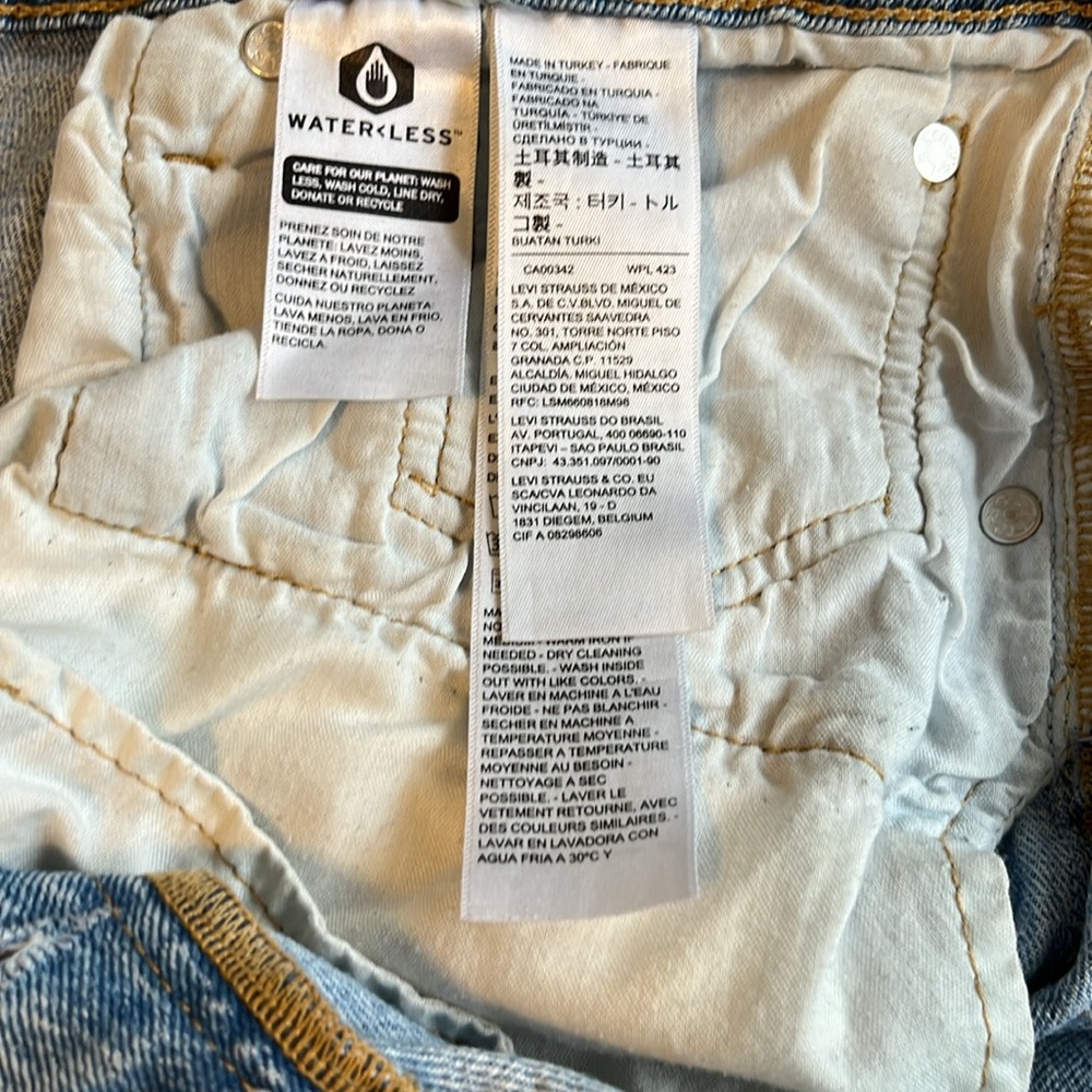Levi’s mid thigh 501 shorts size 32 - Picture 3 of 5